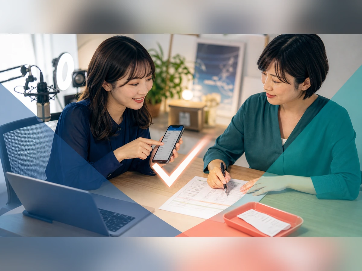 成人女性ライバーと相談員が配信報酬、帳簿、銀行明細の差額を月末に解消する場面